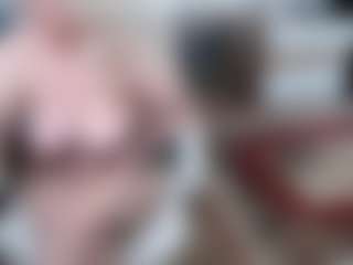 Live cam show with EllyBoobs - Mature on Stripli.com