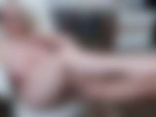 Live cam show with EllyBoobs - Solo on CamClone