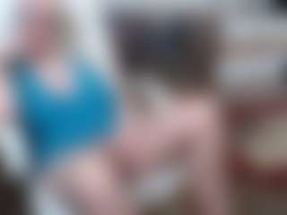 EllyBoobs MILF webcam performer live streaming