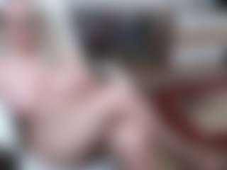 EllyBoobs MILF webcam performer live streaming