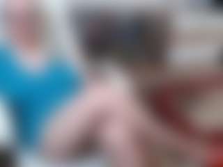 EllyBoobs MILF webcam performer live streaming