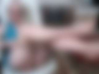EllyBoobs MILF webcam performer live streaming