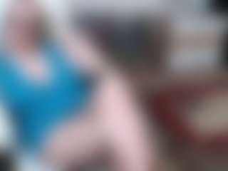 EllyBoobs MILF webcam performer live streaming