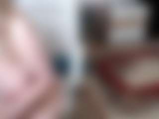EllyBoobs MILF webcam performer live streaming