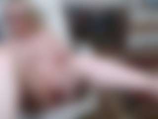 EllyBoobs MILF webcam performer live streaming