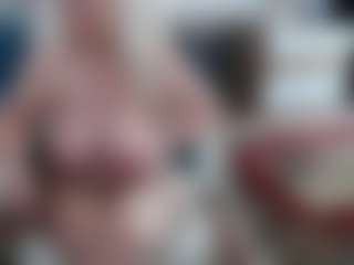 EllyBoobs MILF webcam performer live streaming