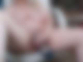 EllyBoobs MILF webcam performer live streaming