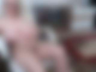 Live cam show with EllyBoobs - Living Room on camtv