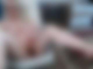 EllyBoobs MILF webcam performer live streaming