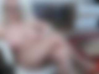 EllyBoobs MILF webcam performer live streaming