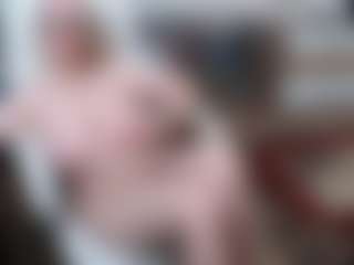 EllyBoobs MILF webcam performer live streaming