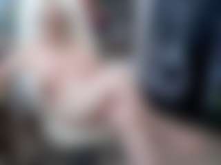 Show de cam sexual en vivo de EllyBoobs