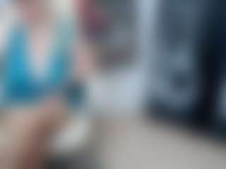 EllyBoobs MILF webcam performer live streaming