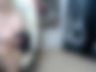 EllyBoobs MILF webcam performer live streaming