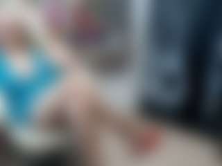 EllyBoobs MILF webcam performer live streaming