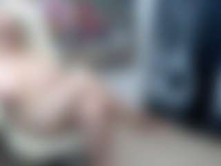 Live cam show with EllyBoobs - Blonde Hair Middle Aged on Hubzter Live