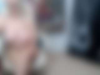 Live cam show with EllyBoobs - Mature on TottyGirls