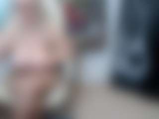 Live cam show with EllyBoobs - Middle Aged on Latina Girls