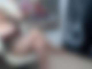 Live cam show with EllyBoobs - Hairy Pussy on liverealitysex.com
