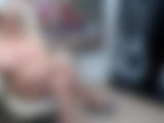 EllyBoobs, modelo webcam MILF transmitiendo en vivo