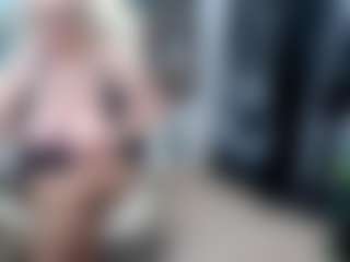 Live cam show with EllyBoobs - Middle Aged on Dare Cams
