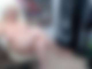 EllyBoobs MILF webcam performer live streaming