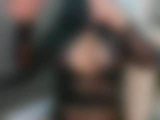 AmandaFerrer, modelo webcam MILF transmitiendo en vivo