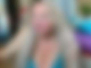 SquirtySexyMilf MILF webcam performer live streaming