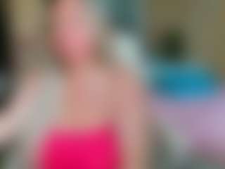 SquirtySexyMilf MILF webcam performer live streaming