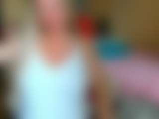 Live cam show with SquirtySexyMilf - Bedroom on livesuperchat.net
