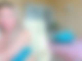 Live cam show with SquirtySexyMilf - Green Eyes on Gym Cam Girls