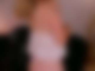 Live cam show with evebenson - Blonde Hair Petite on Camsoda