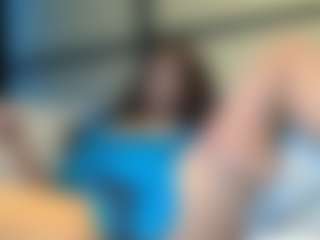 Live cam show with MiaMuffn - Normal on Latina Girls
