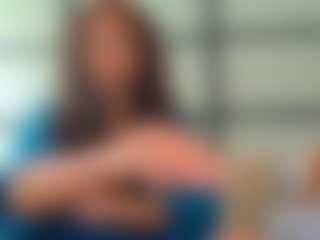 MiaMuffn MILF webcam performer live streaming