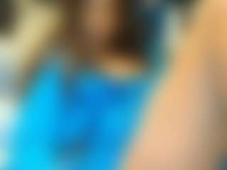 Live cam show with MiaMuffn - Black MILF on CamwithHer