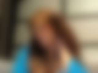 Live cam show with MiaMuffn - Living Room on Uber Horny