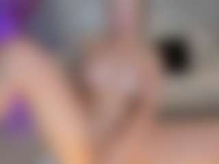 Live cam show with SQUIRTER DOLL - Blonde Hair on AdultVida.com