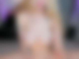 Live cam show with SQUIRTER DOLL - Bedroom on Camming Site
