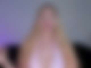 SQUIRTER DOLL's Live Sex Cam Show