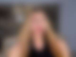 Live cam show with SQUIRTER DOLL - Bedroom on AdultVida.com