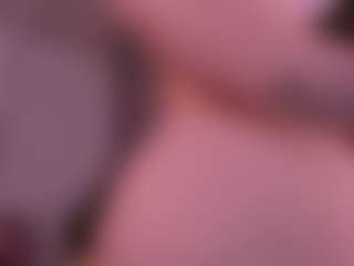 Live cam show with NinaMichelleX - Flashing on makecum.org
