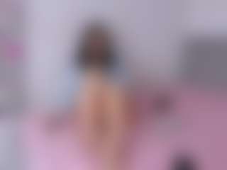 Live cam show with SweeetMay - Striptease MILF on CamSextacy