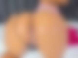 Live cam show with AlejandraSaenz2 - HD on Streamer API