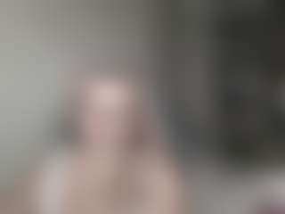 Live cam show with DianaCrystal - Blonde Hair MILF on Livezox