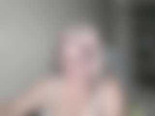 Live cam show with DianaCrystal - Glasses on makecum.org