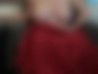 Live cam show with carolineford - Housewife on milfzrlive.com