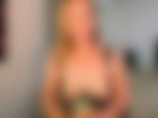 Live cam show with britteebee - Blonde Hair on studioflirtlive.com