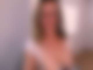 Live cam show with britteebee - Bedroom MILF on Gym Cam Girls