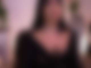 Live cam show with Lea Thompson - Shaved Pussy on Soda Cam