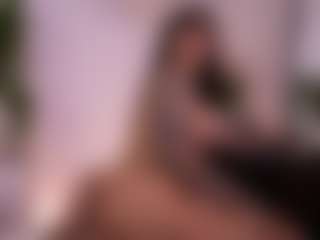 Live cam show with Lea Thompson - Strip Brown Hair on Soda Cam